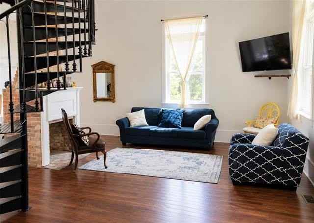 2528 College St - Photo 4 of 15