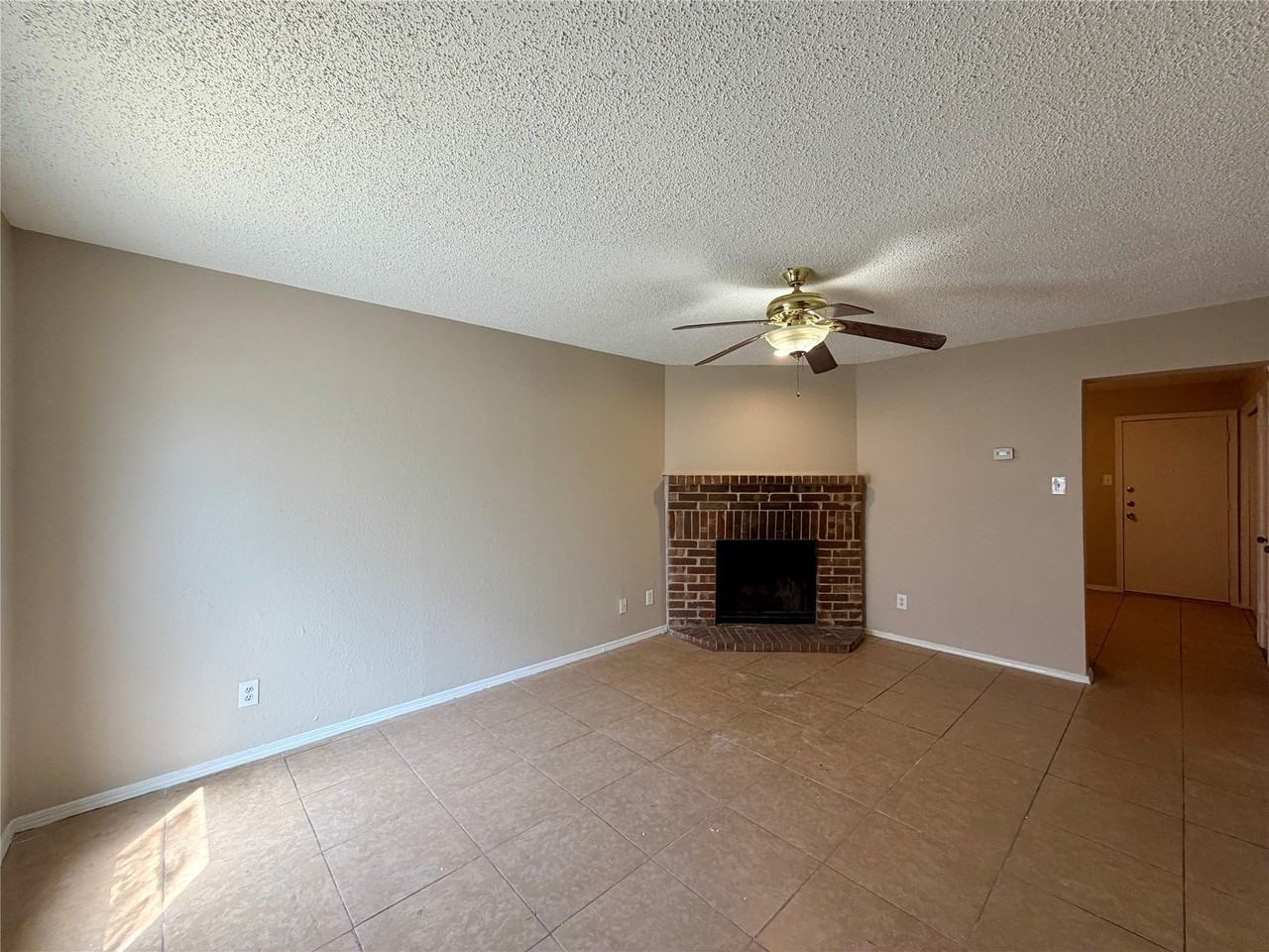 3071 Olympia Dr - Photo 3 of 20