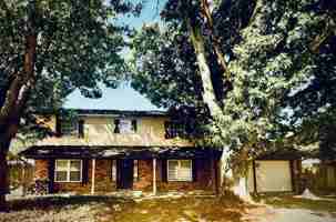 featured image of 1912 Winewood Ln