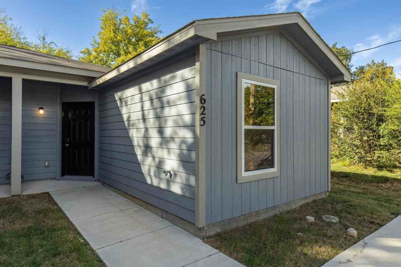 625 Whitworth St #B - Photo 3 of 12
