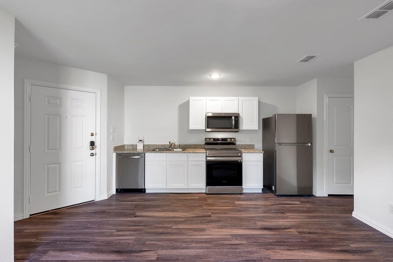 625 Whitworth St #B - Photo 4 of 12