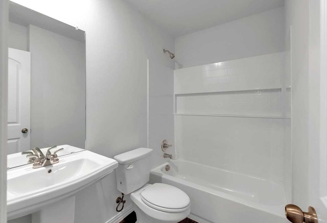 625 Whitworth St #B - Photo 6 of 12