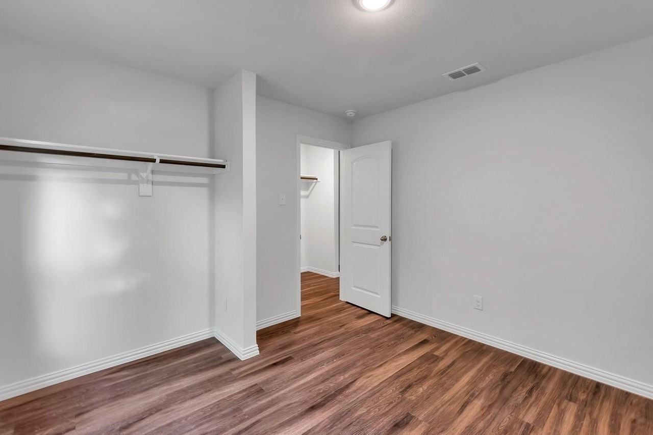 625 Whitworth St #B - Photo 7 of 12