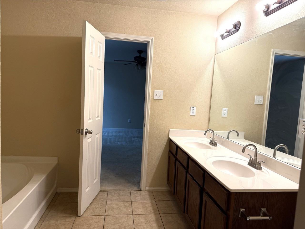 10687 Midway Dr - Photo 5 of 20