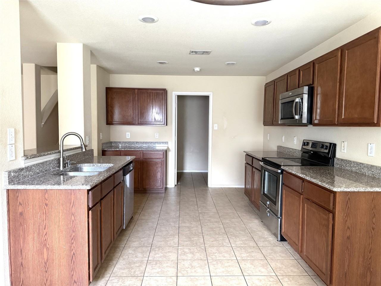 10687 Midway Dr - Photo 7 of 20