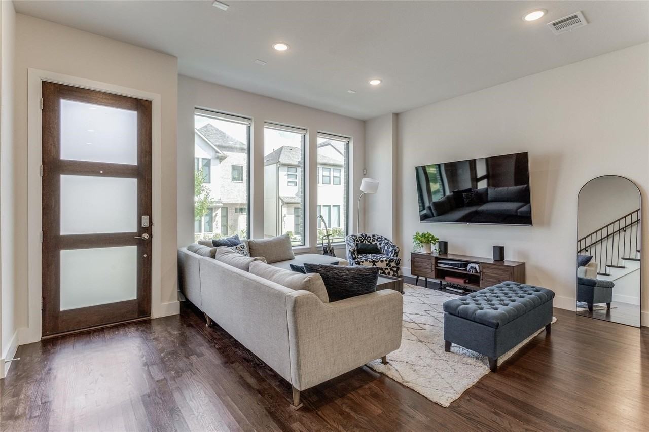 8052 Zeppos Dr - Photo 5 of 18