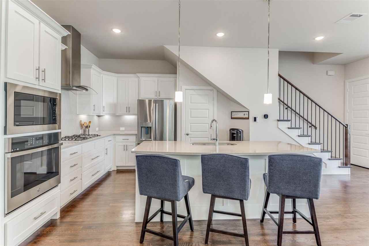 8052 Zeppos Dr - Photo 6 of 18