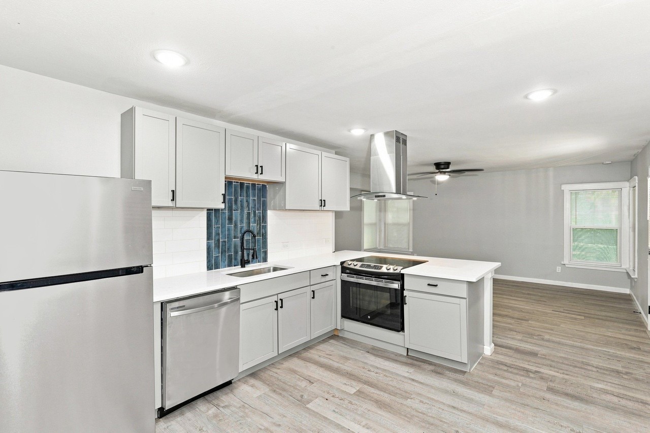 4328 Waits Ave - Photo 3 of 16