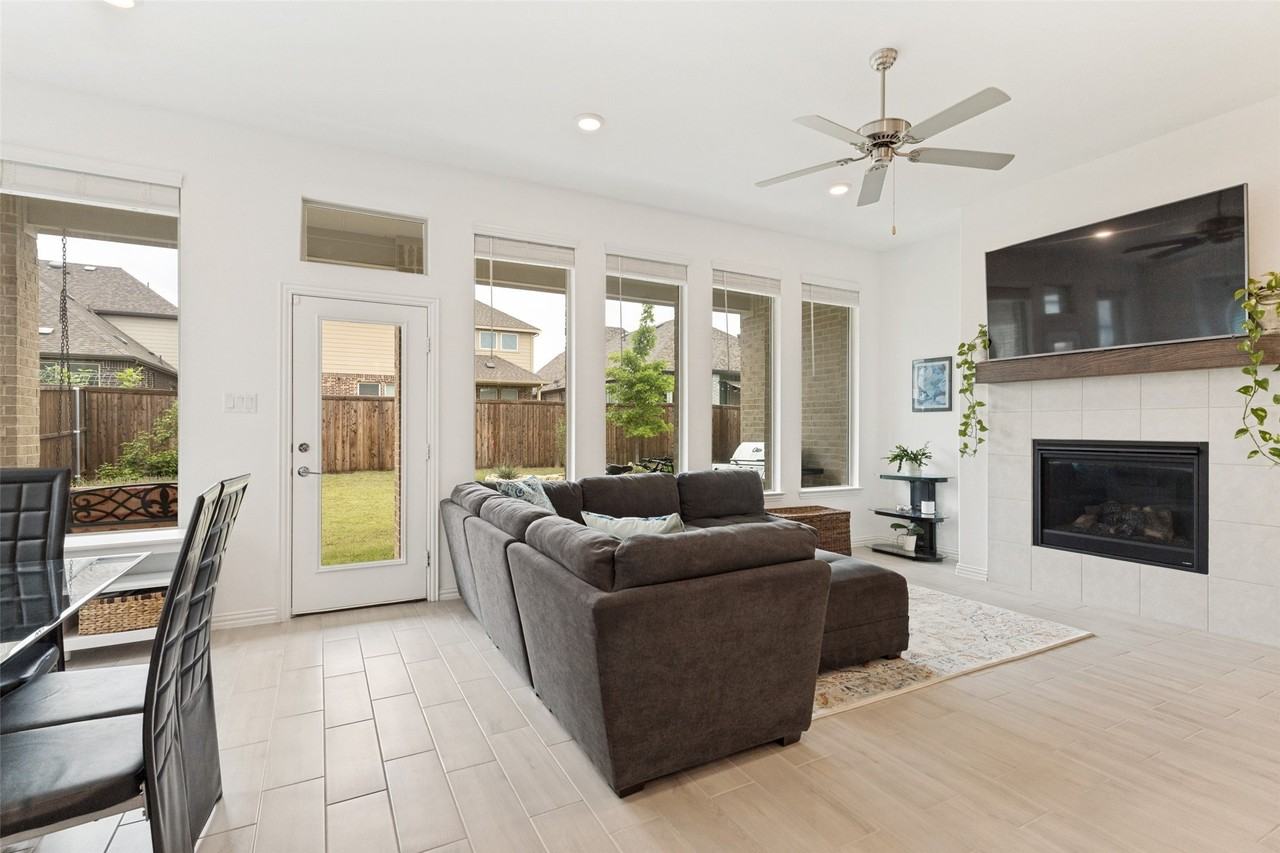 1153 Canuela Way - Photo 5 of 26