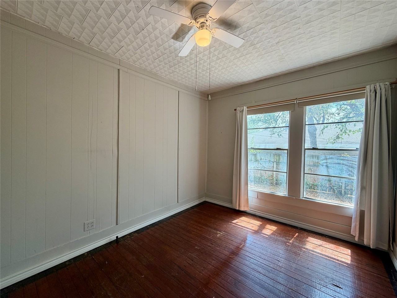 530 Schmitz Ave - Photo 7 of 12