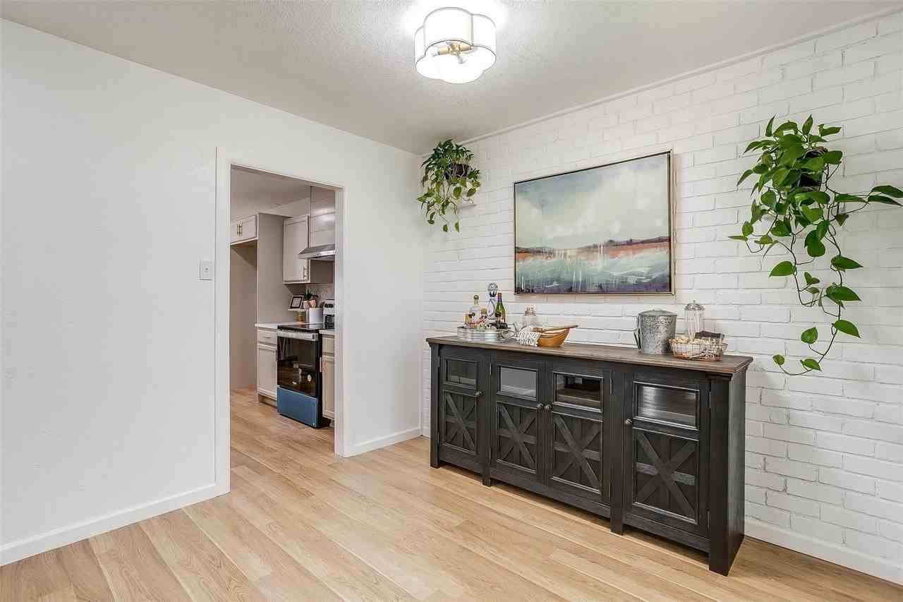 1701 Larkspur Dr - Photo 5 of 31