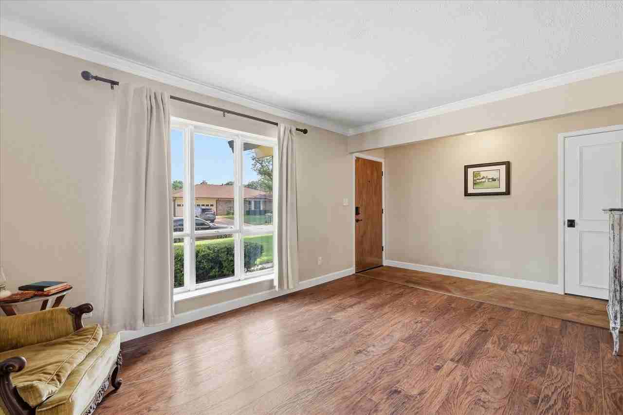 217 E Louella Dr - Photo 4 of 39