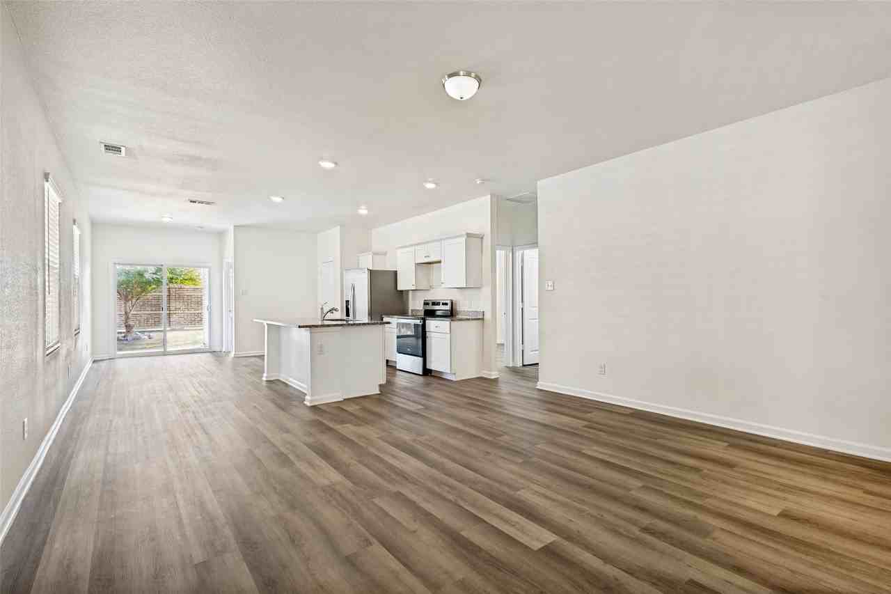 421 Covington Cv - Photo 6 of 20