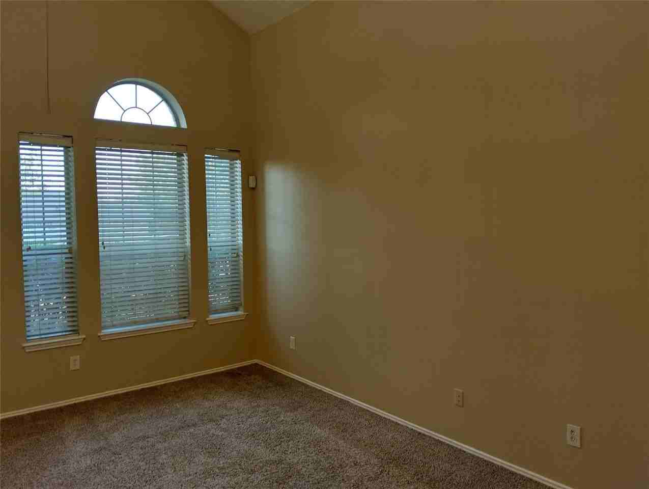 1470 Sax Leigh Dr - Photo 3 of 5