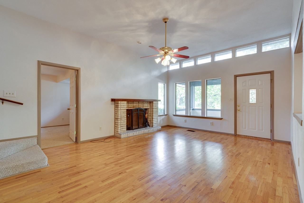 1301 Dublin St - Photo 7 of 34