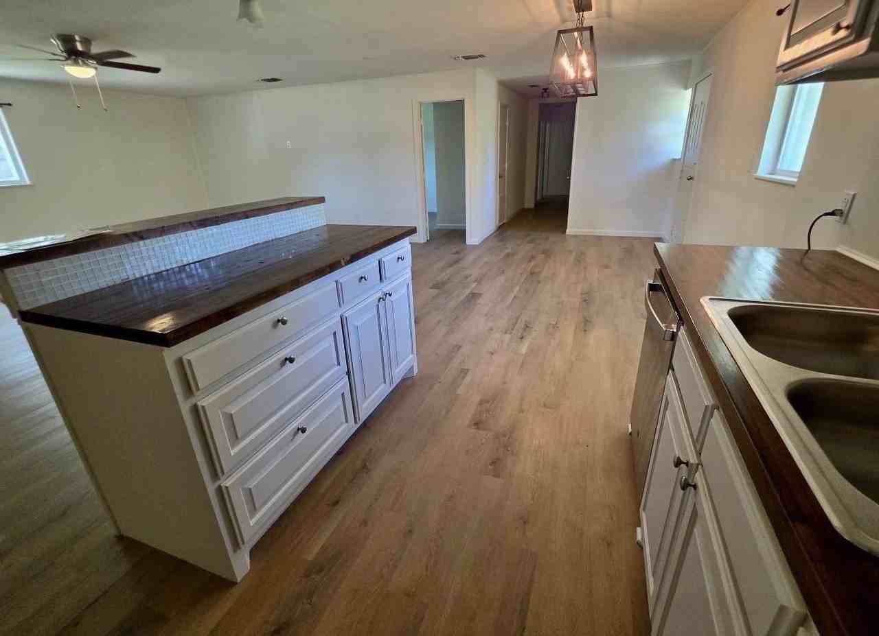 208 Miller St - Photo 5 of 17
