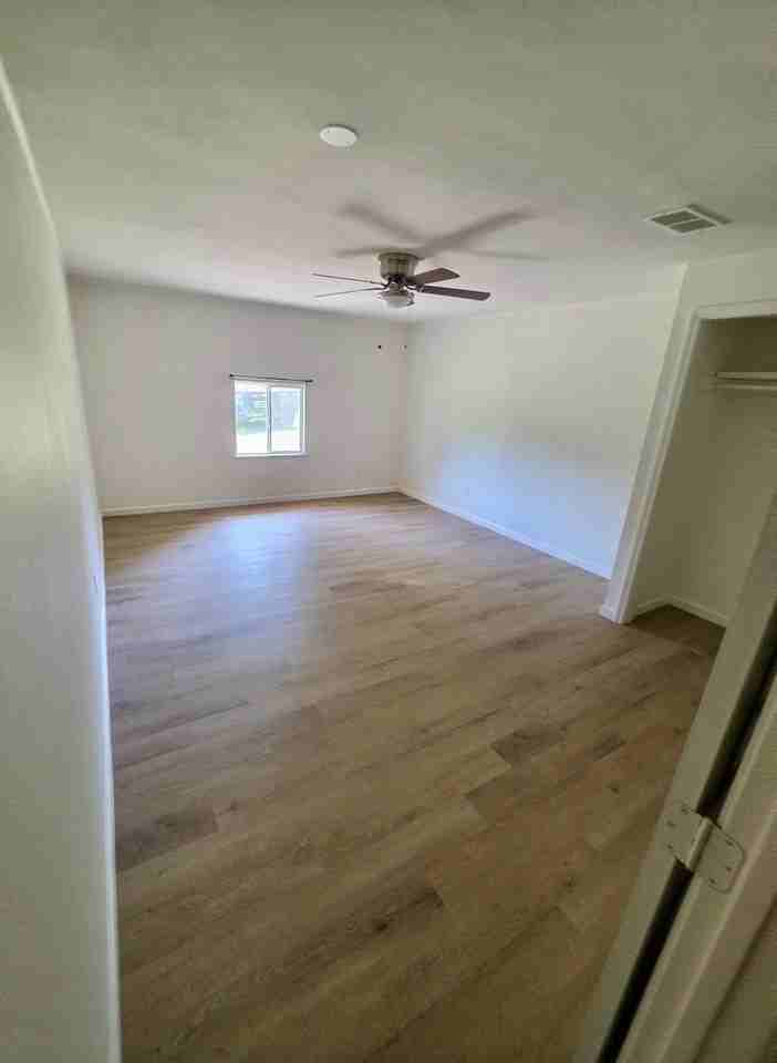 208 Miller St - Photo 7 of 17