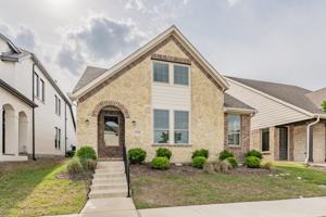 featured image of 900 Pearl Pl