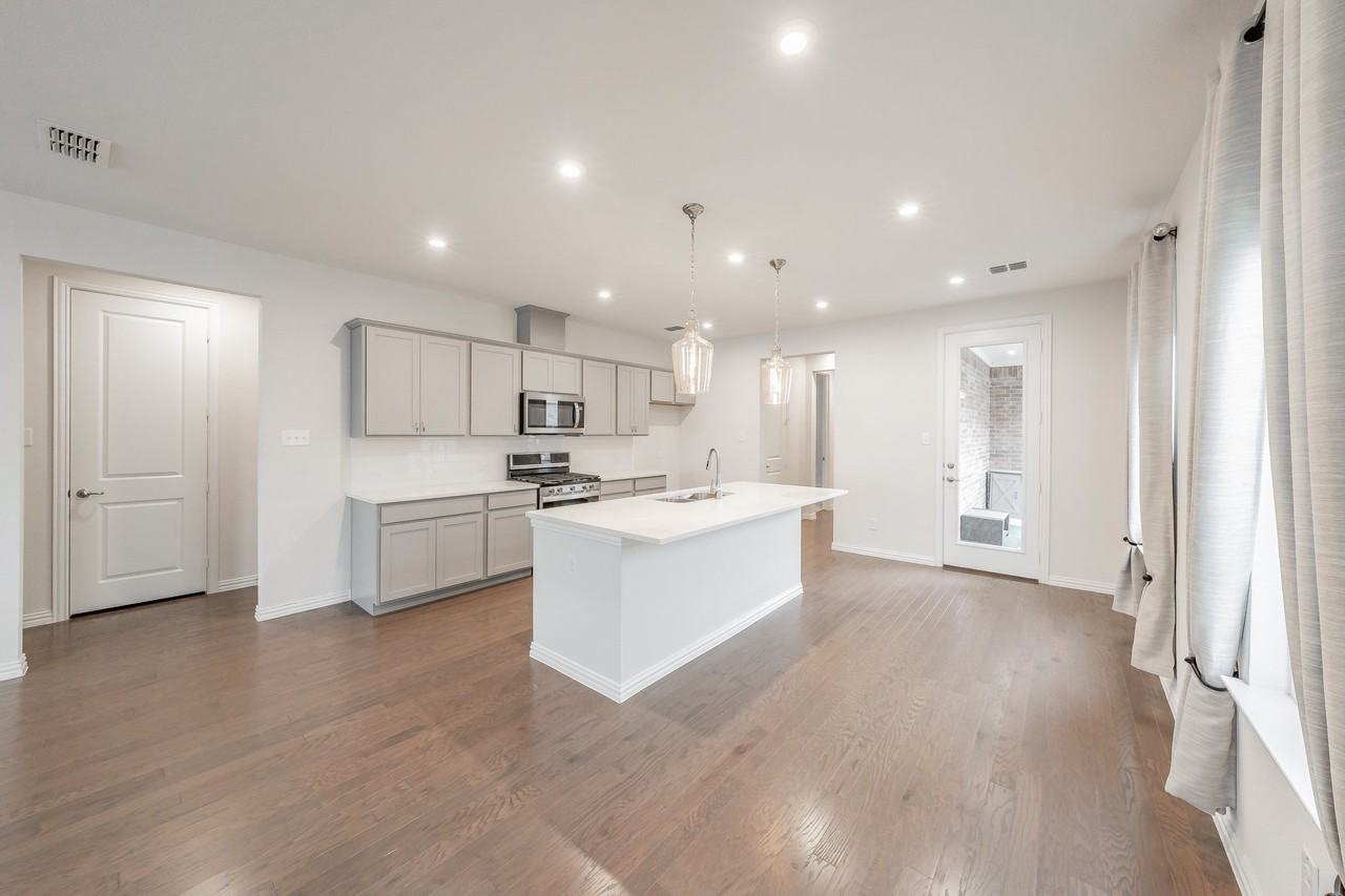 900 Pearl Pl - Photo 2 of 36
