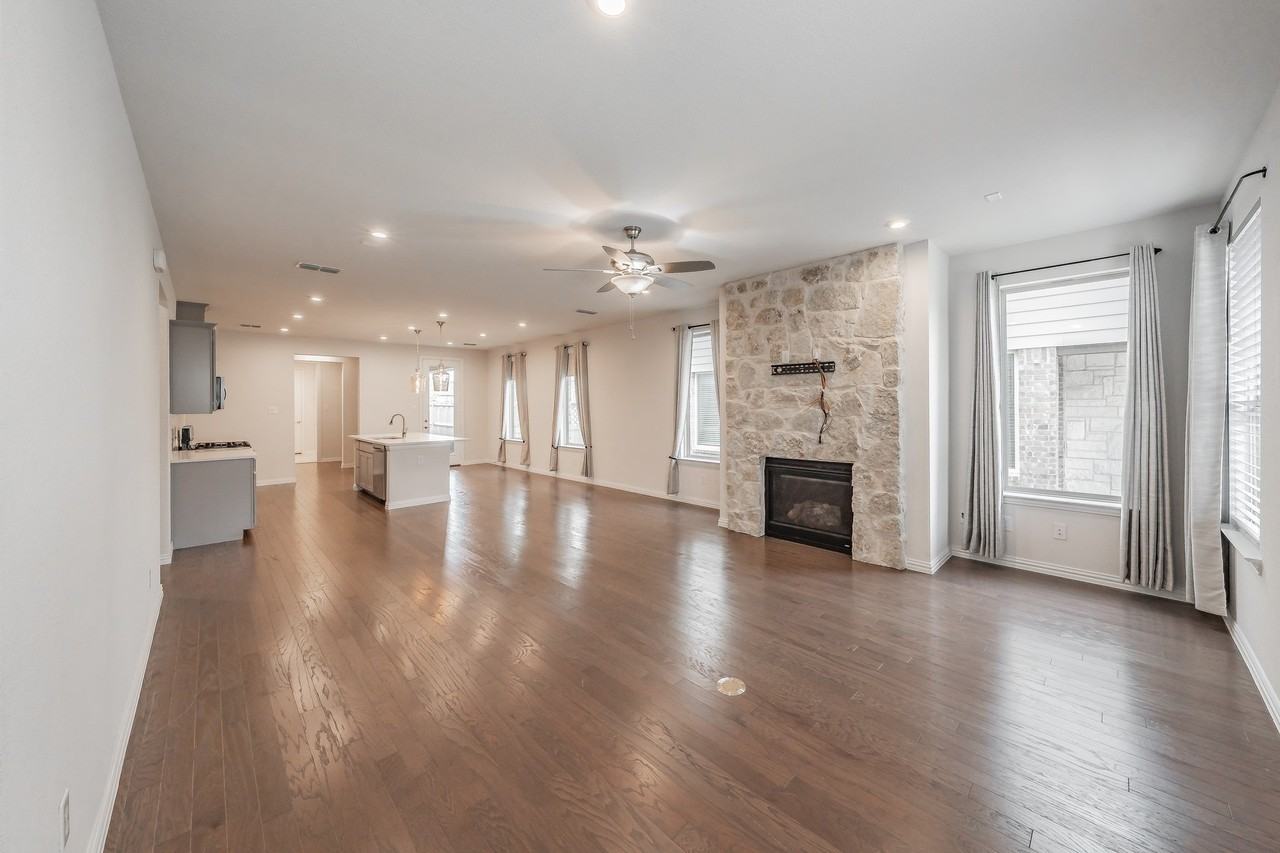 900 Pearl Pl - Photo 3 of 36