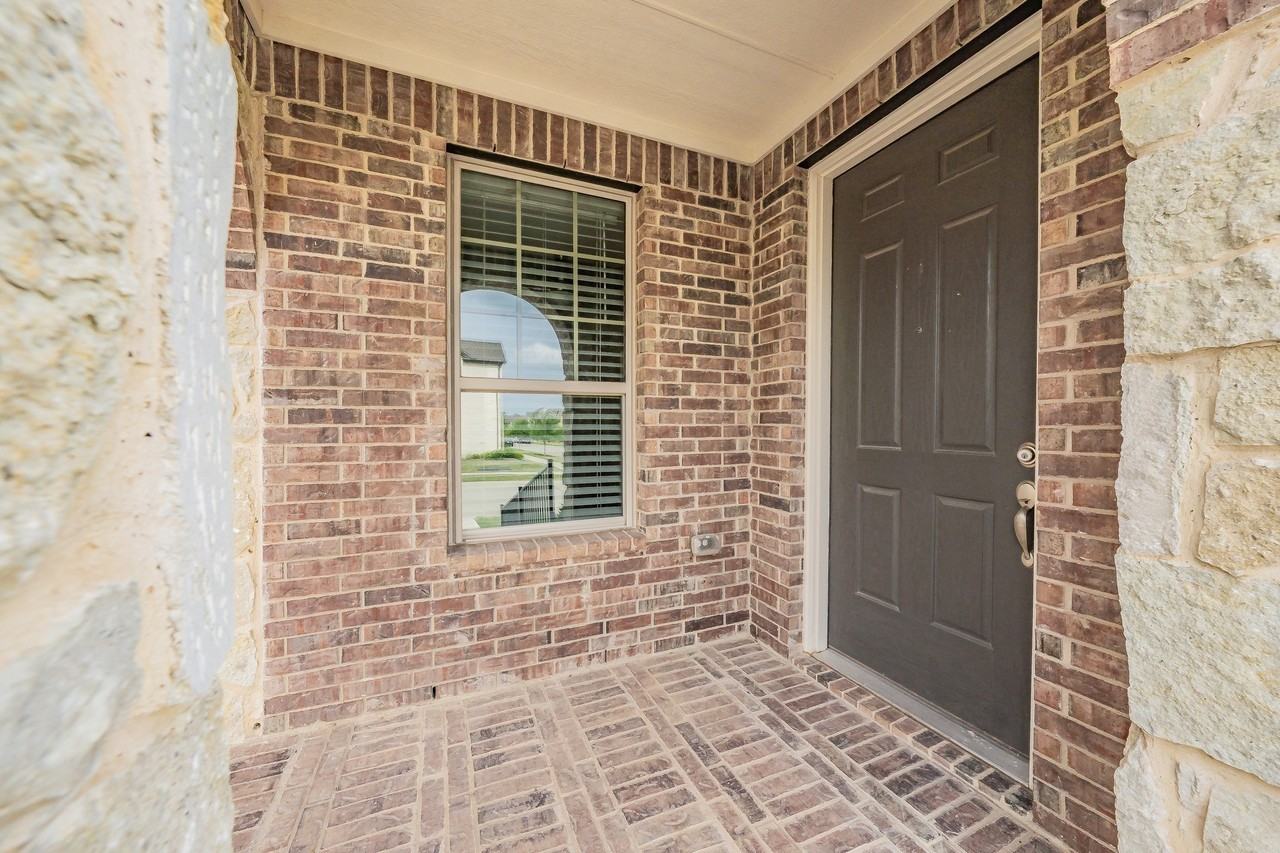 900 Pearl Pl - Photo 4 of 36