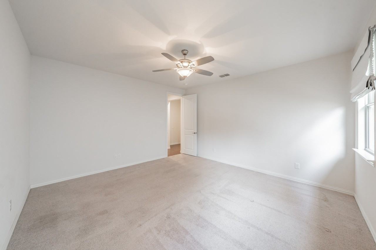 900 Pearl Pl - Photo 6 of 36