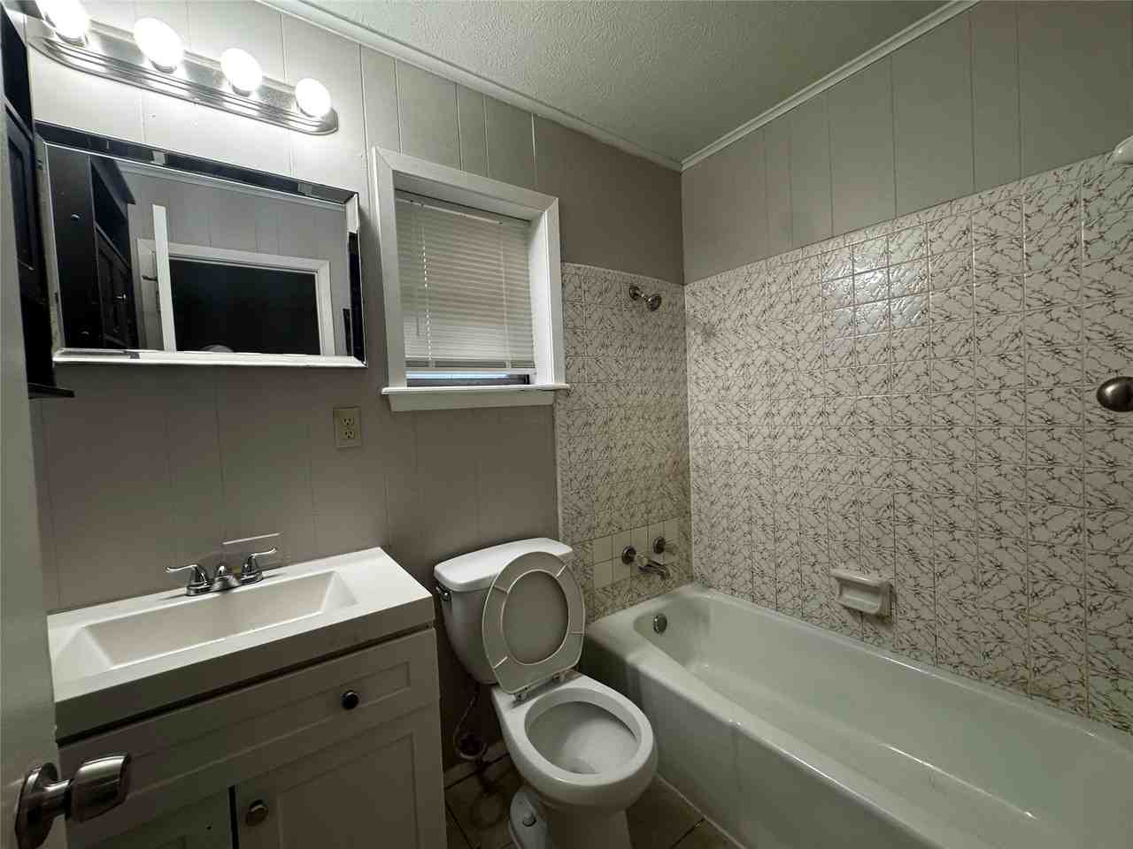606 N Overlook Dr - Photo 7 of 11