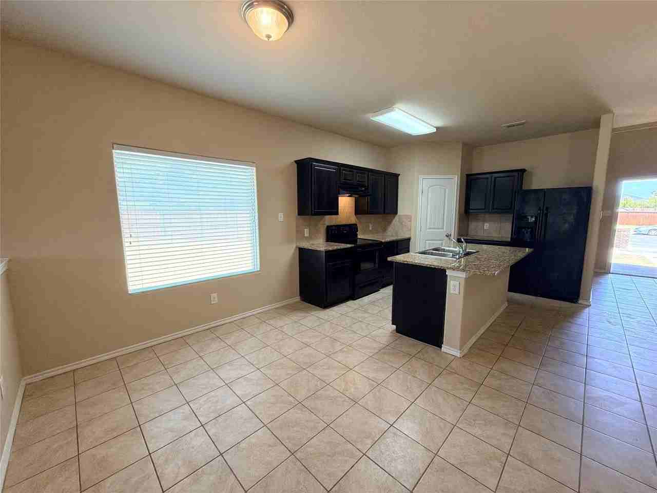 1137 Colchester Ct - Photo 5 of 18