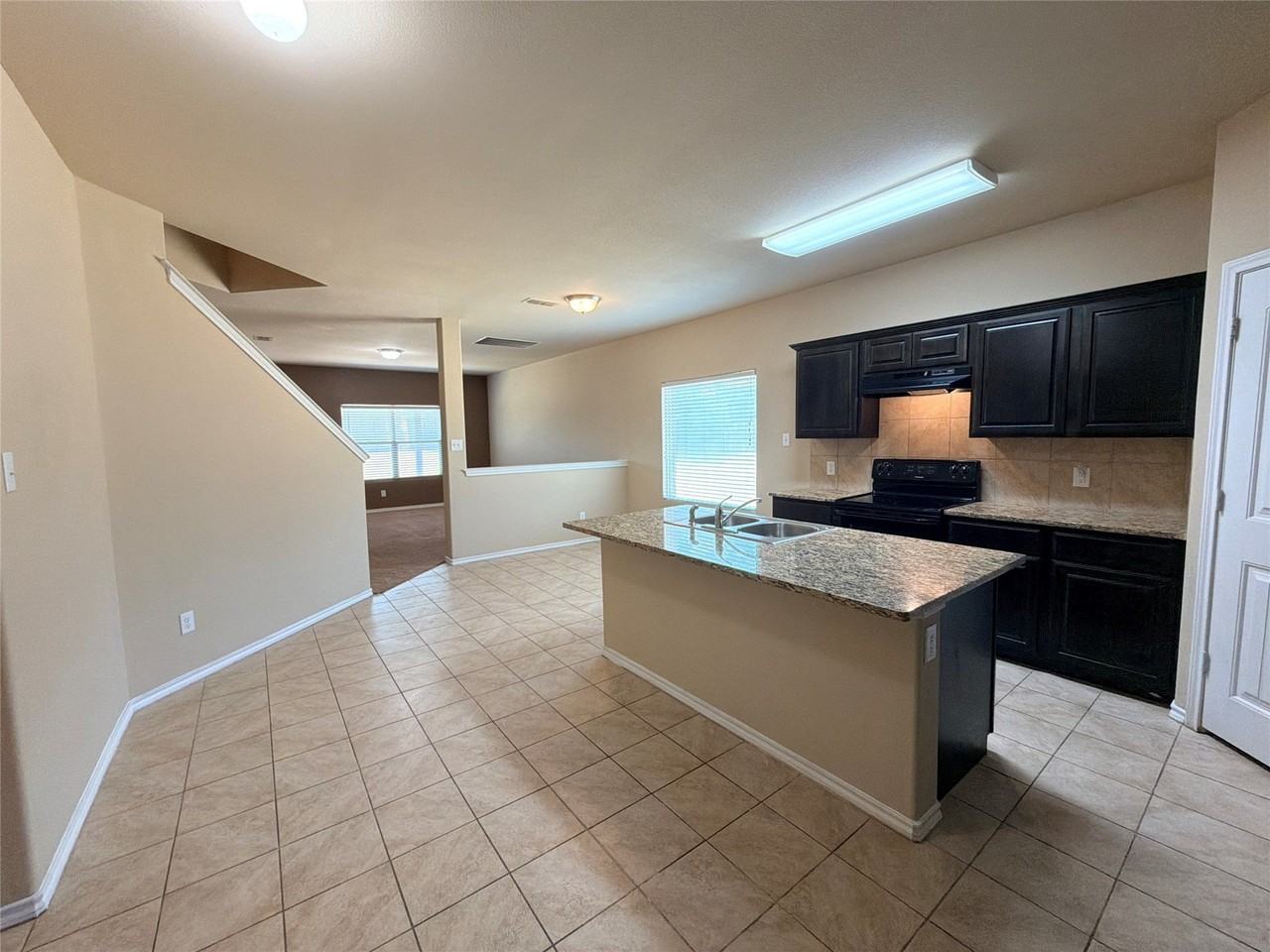 1137 Colchester Ct - Photo 6 of 18
