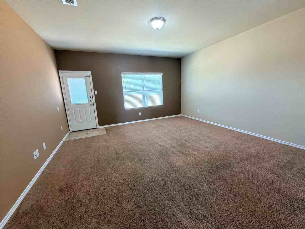 1137 Colchester Ct - Photo 7 of 18