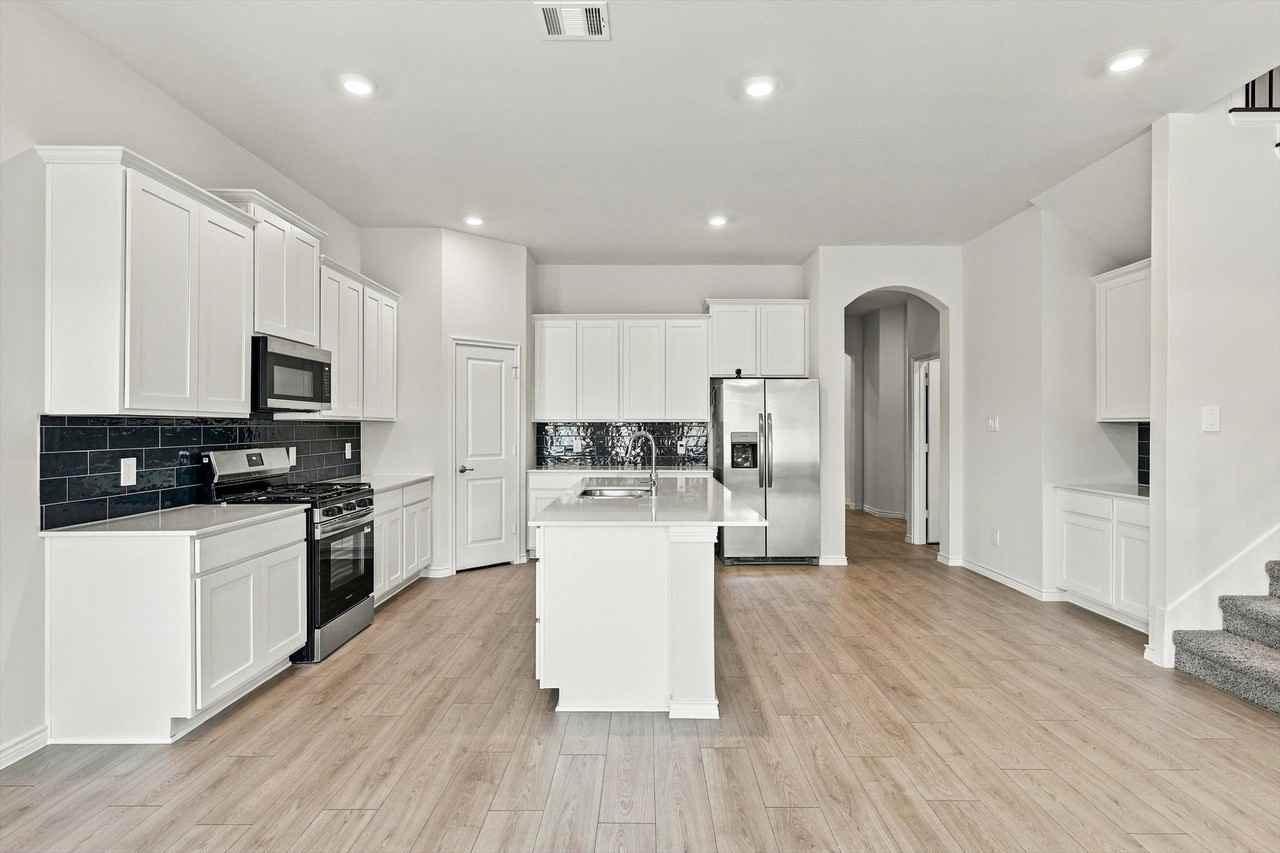 1705 Patricia Dr - Photo 7 of 37
