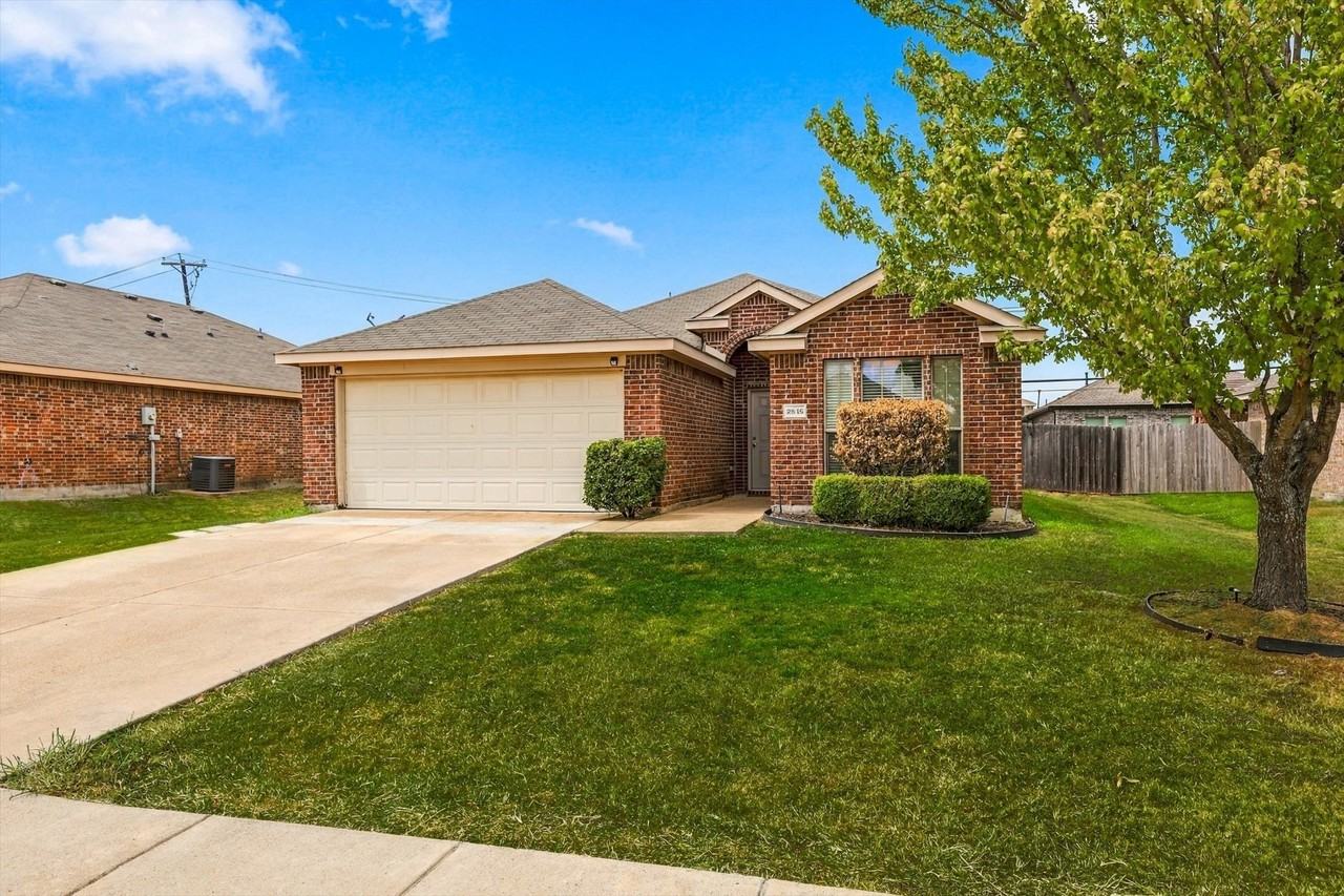 2515 Wynngate Dr - Photo 2 of 36