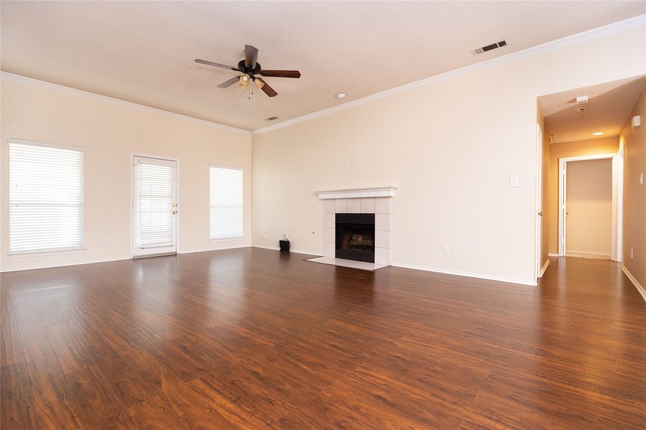 1207 Brook Dr - Photo 2 of 30
