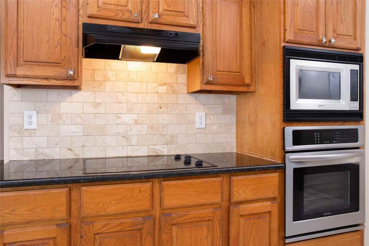 1207 Brook Dr - Photo 7 of 30