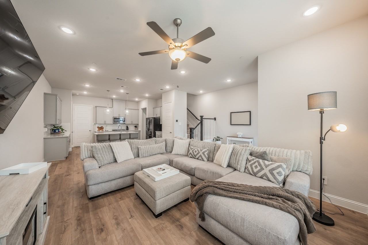 12933 Couture Dr - Photo 5 of 37