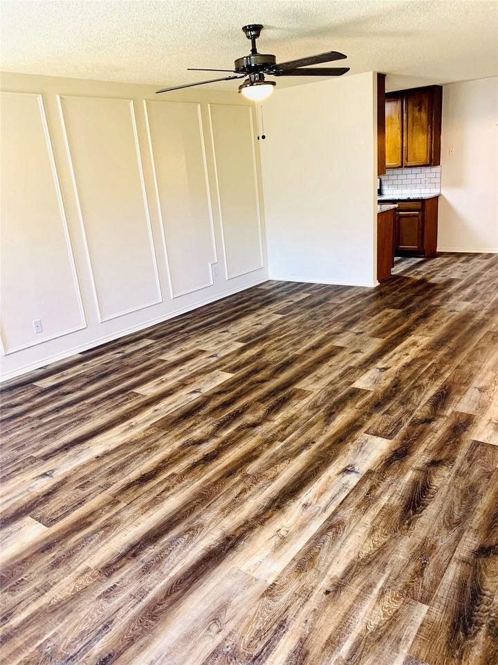 2305 Kingsford Ct - Photo 3 of 15