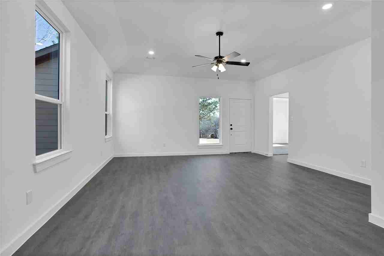 1483 Cathey Dr - Photo 3 of 9