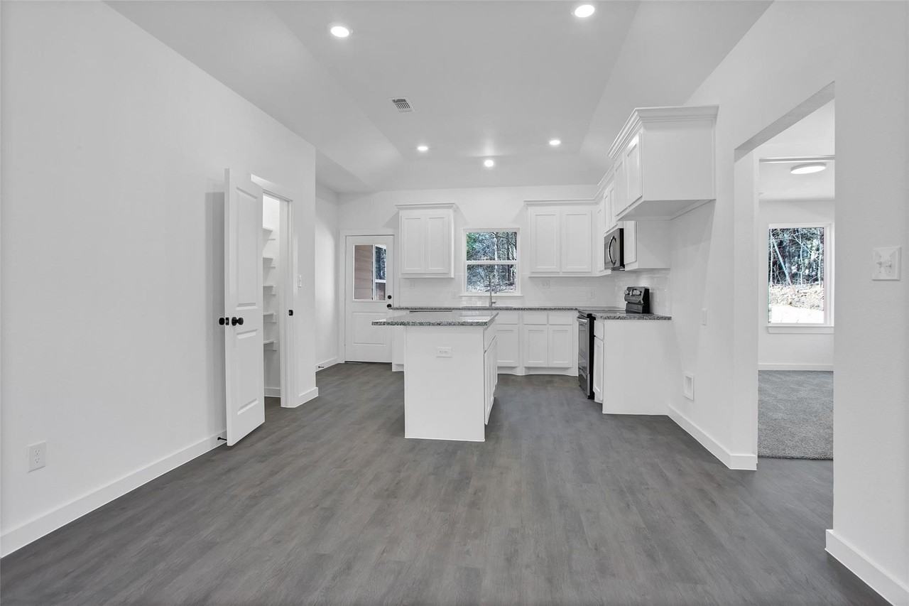 1483 Cathey Dr - Photo 4 of 9