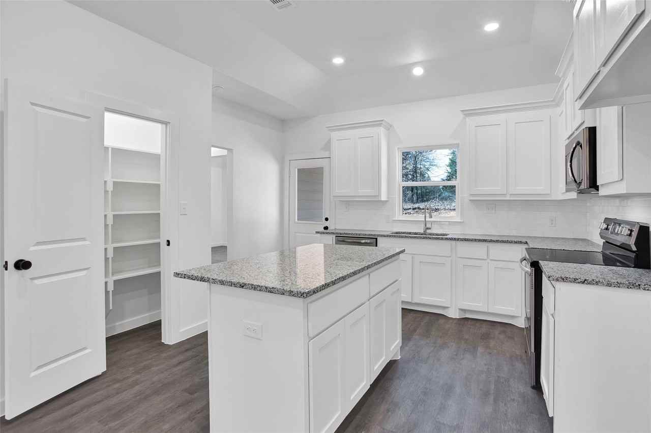 1483 Cathey Dr - Photo 5 of 9