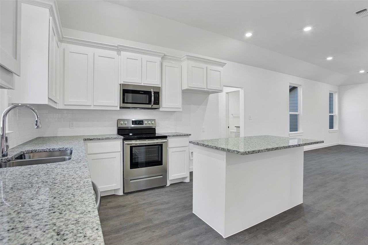 1483 Cathey Dr - Photo 6 of 9