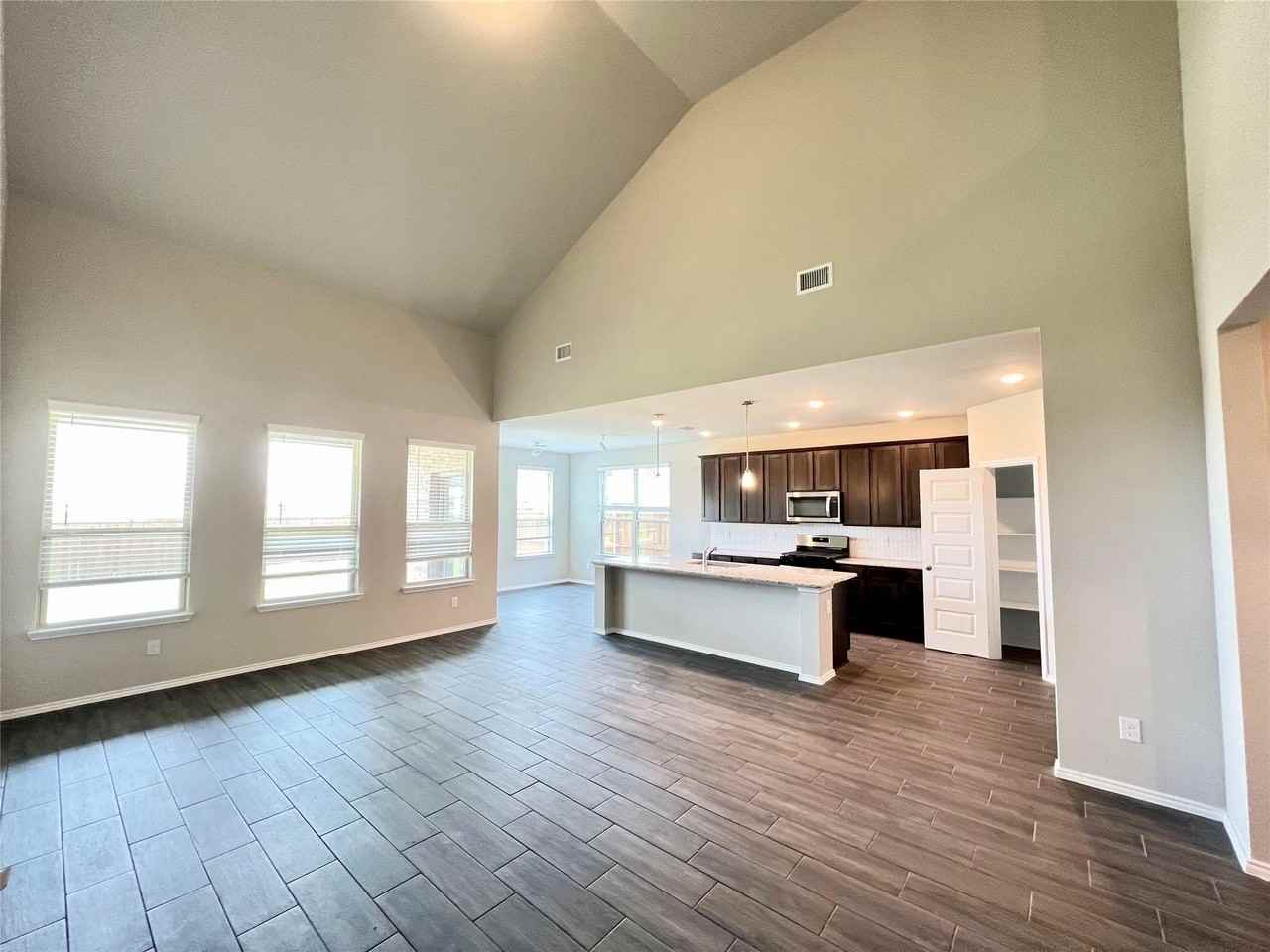 1300 El Sol Blvd - Photo 3 of 12