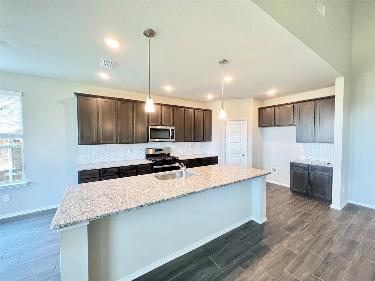 1300 El Sol Blvd - Photo 4 of 12