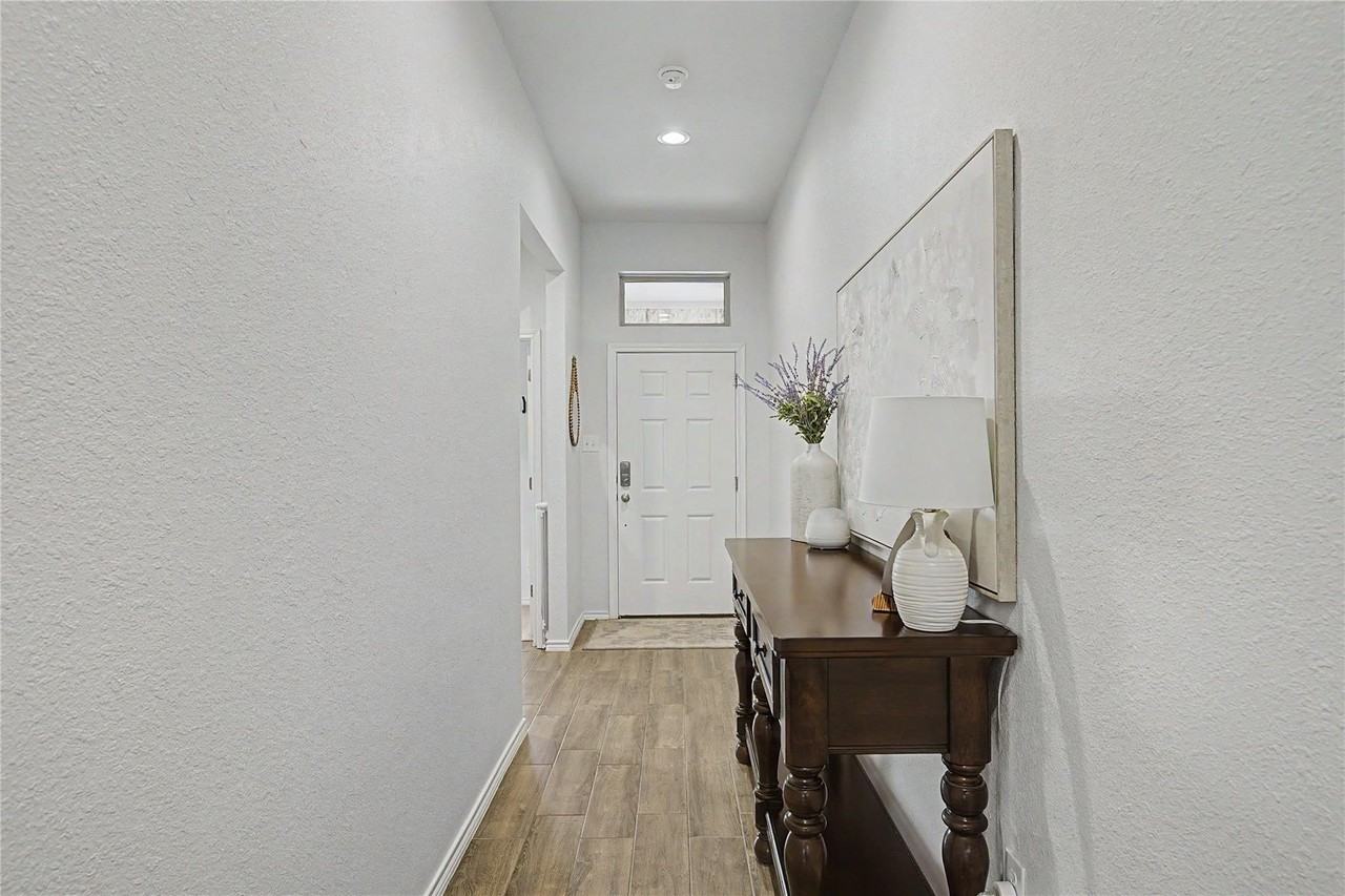1825 Agarito Dr - Photo 3 of 34