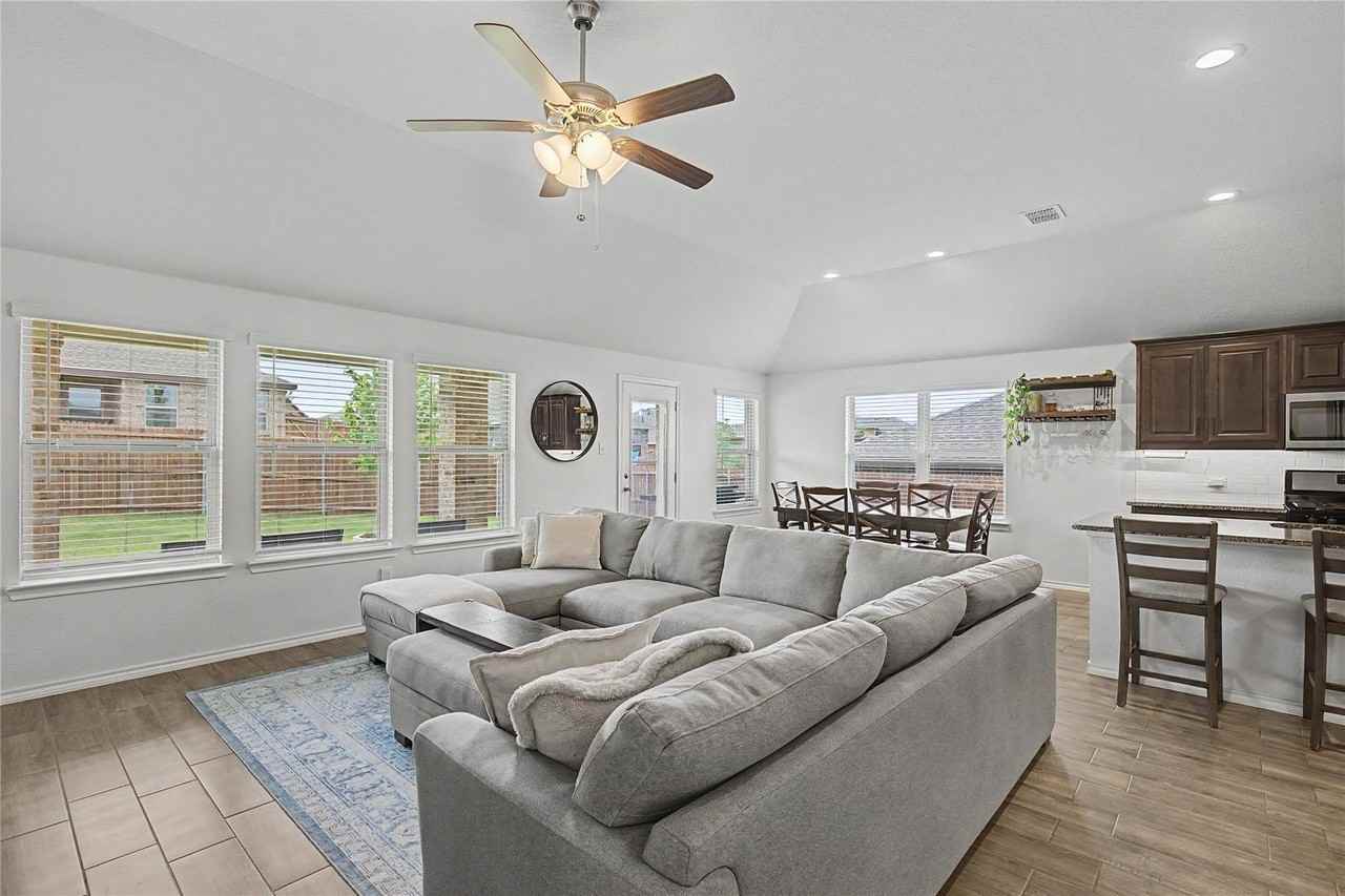 1825 Agarito Dr - Photo 6 of 34