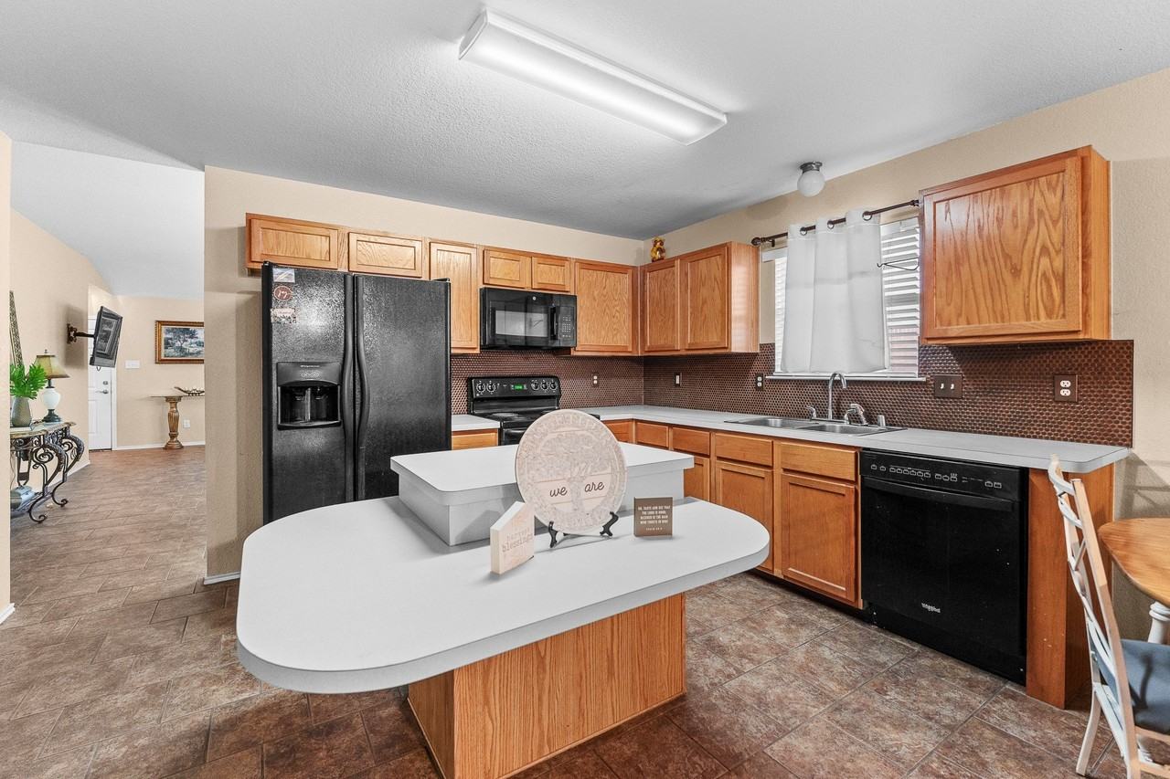 729 Pheasant Rd - Photo 4 of 18
