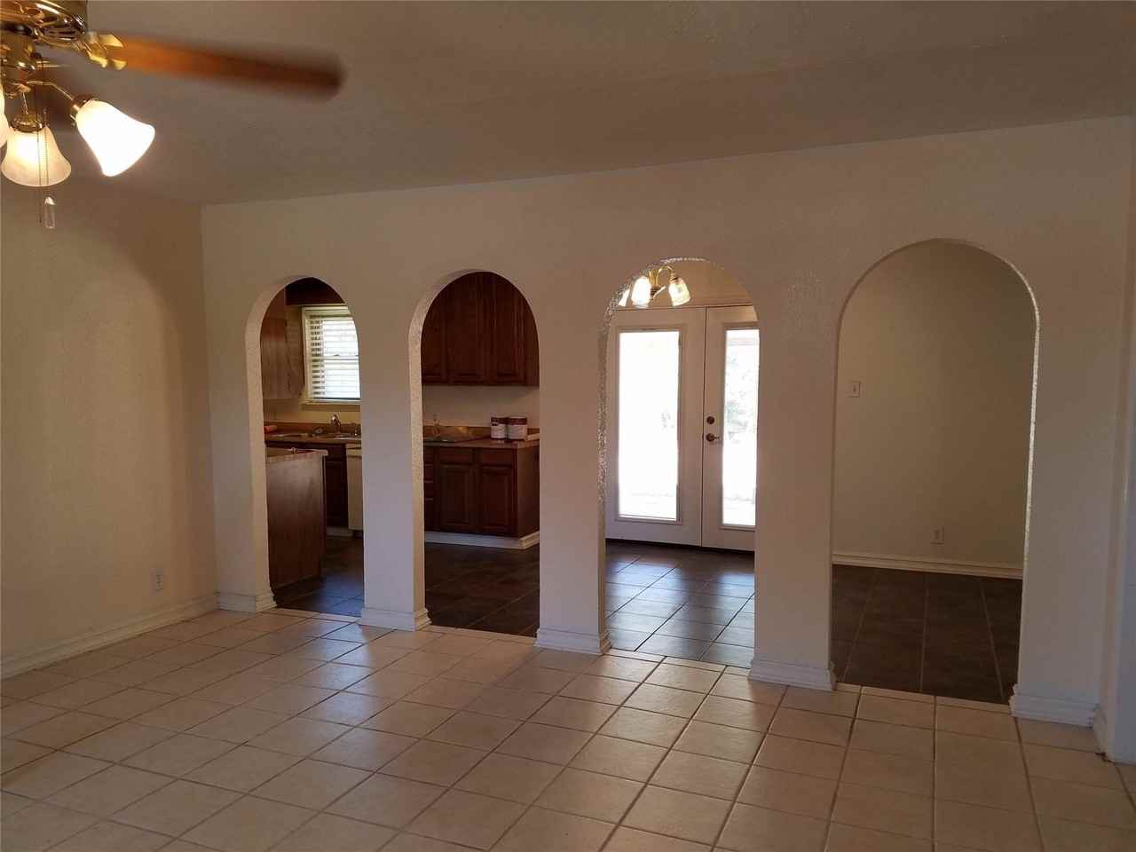 702 Jones St - Photo 5 of 14