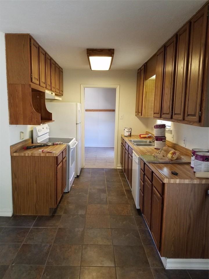 702 Jones St - Photo 6 of 14