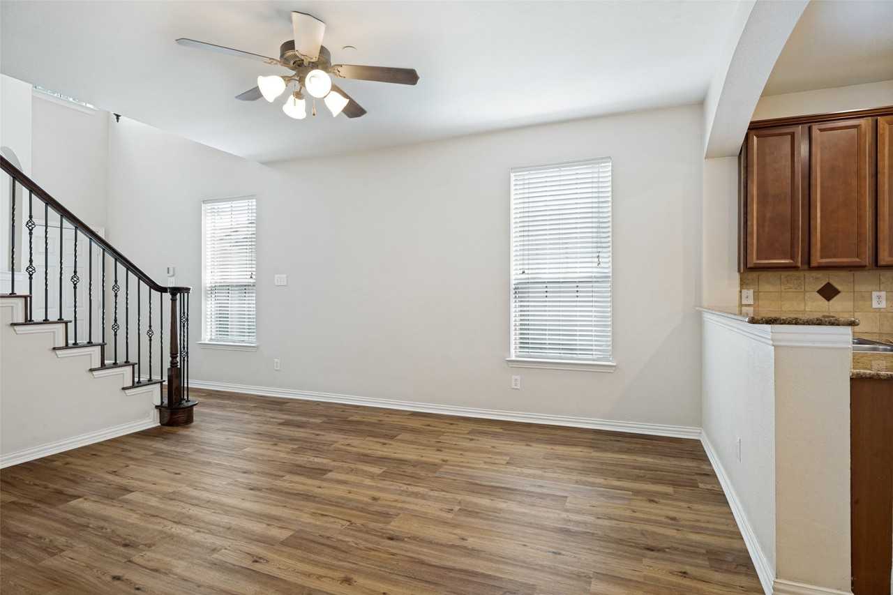7925 Hannah St - Photo 3 of 24