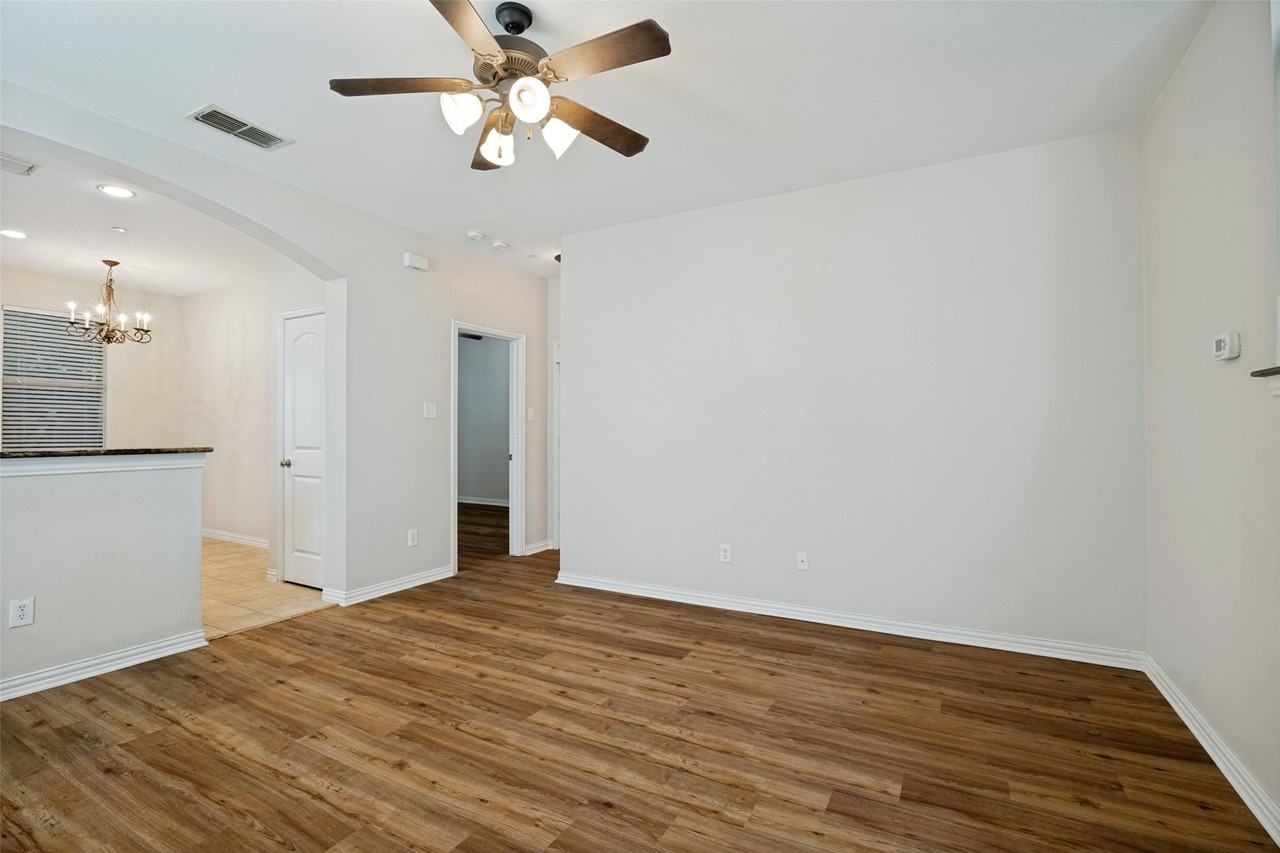 7925 Hannah St - Photo 4 of 24