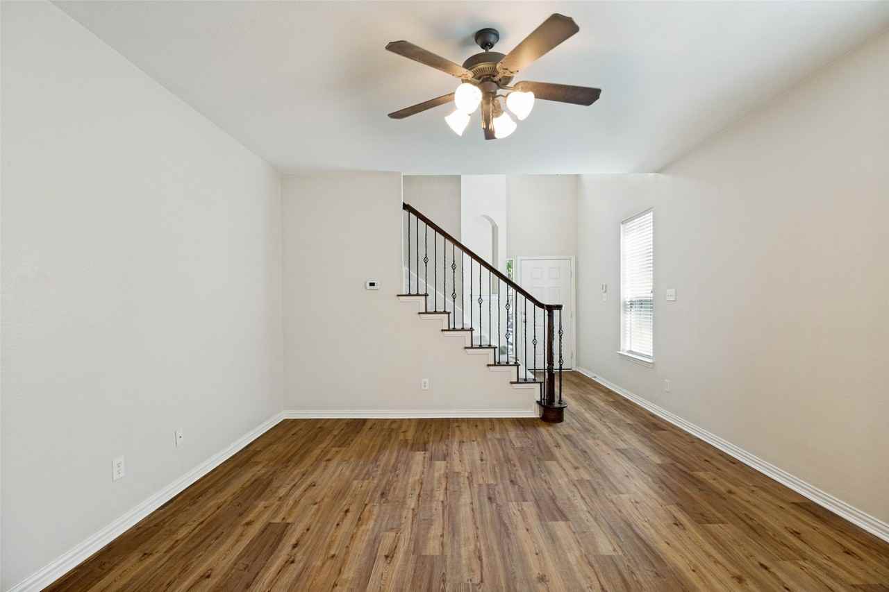 7925 Hannah St - Photo 5 of 24
